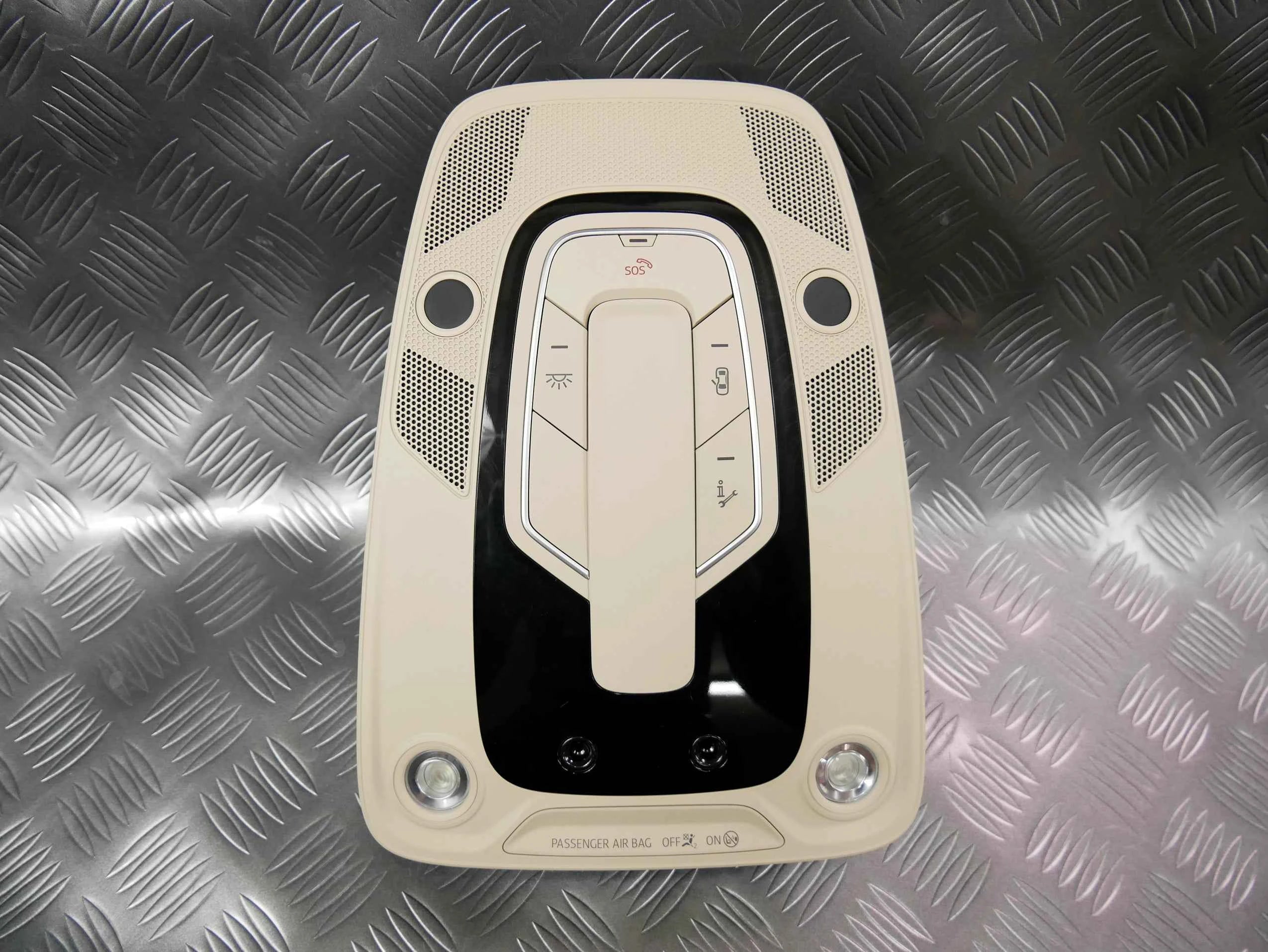 Lampka kabinowa podsufitki beżowa 80A947135G AUDI Q5 80A