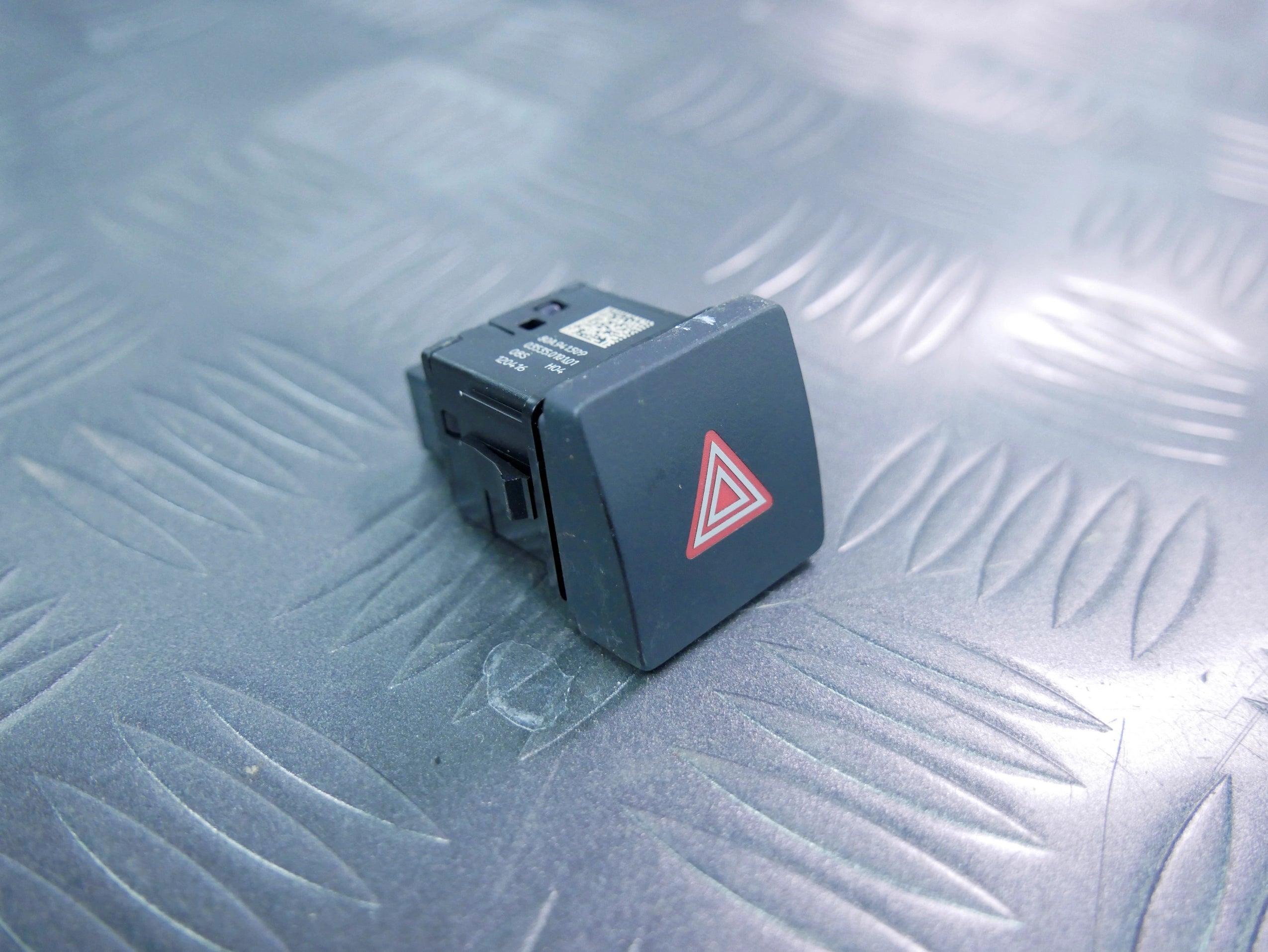 Przycisk włącznik awaryjnych 80A941509 AUDI Q5 80A