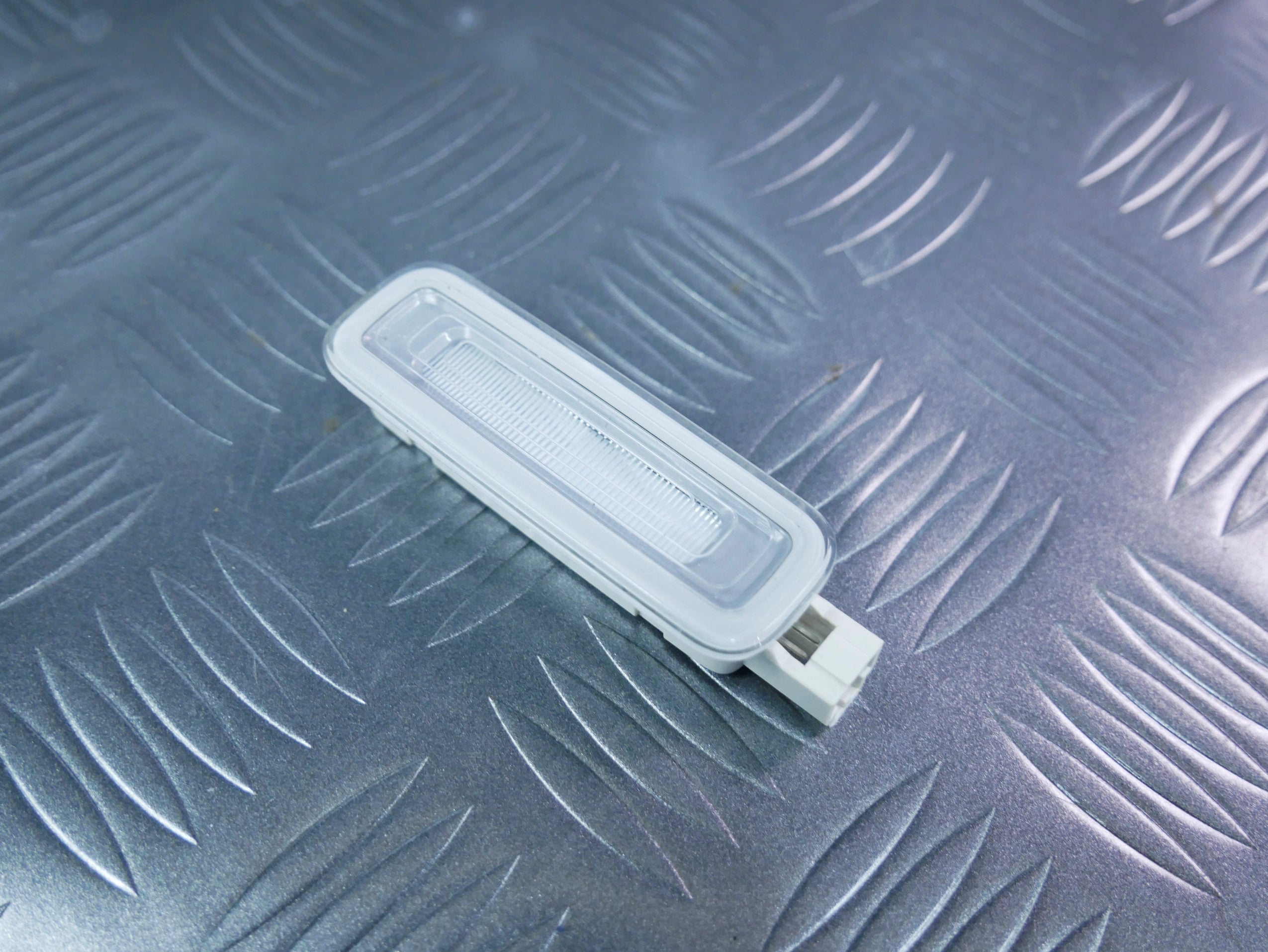 Lampka kabinowa LED 4M0947105 AUDI Q5 80A