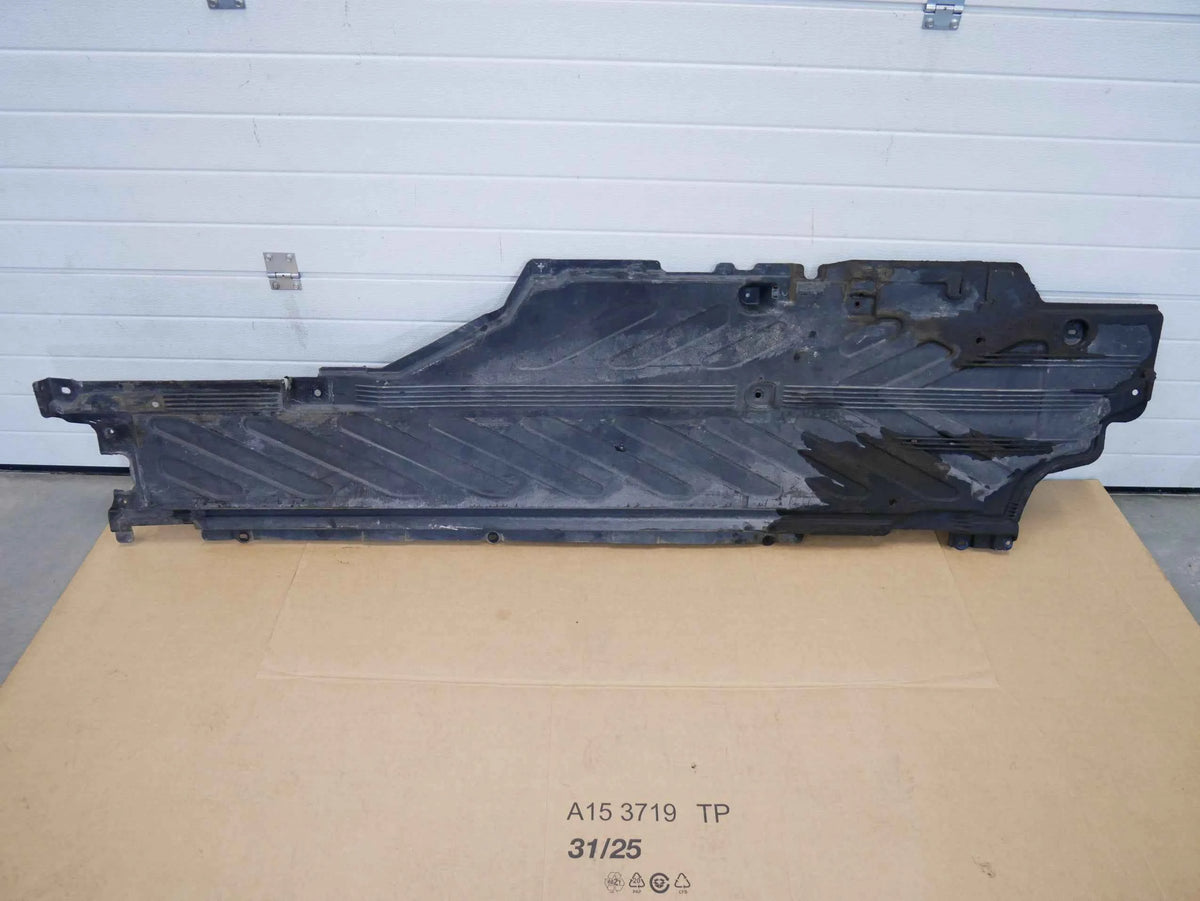 Osłona płyta podwozia A2056842000 Mercedes-Benz C300