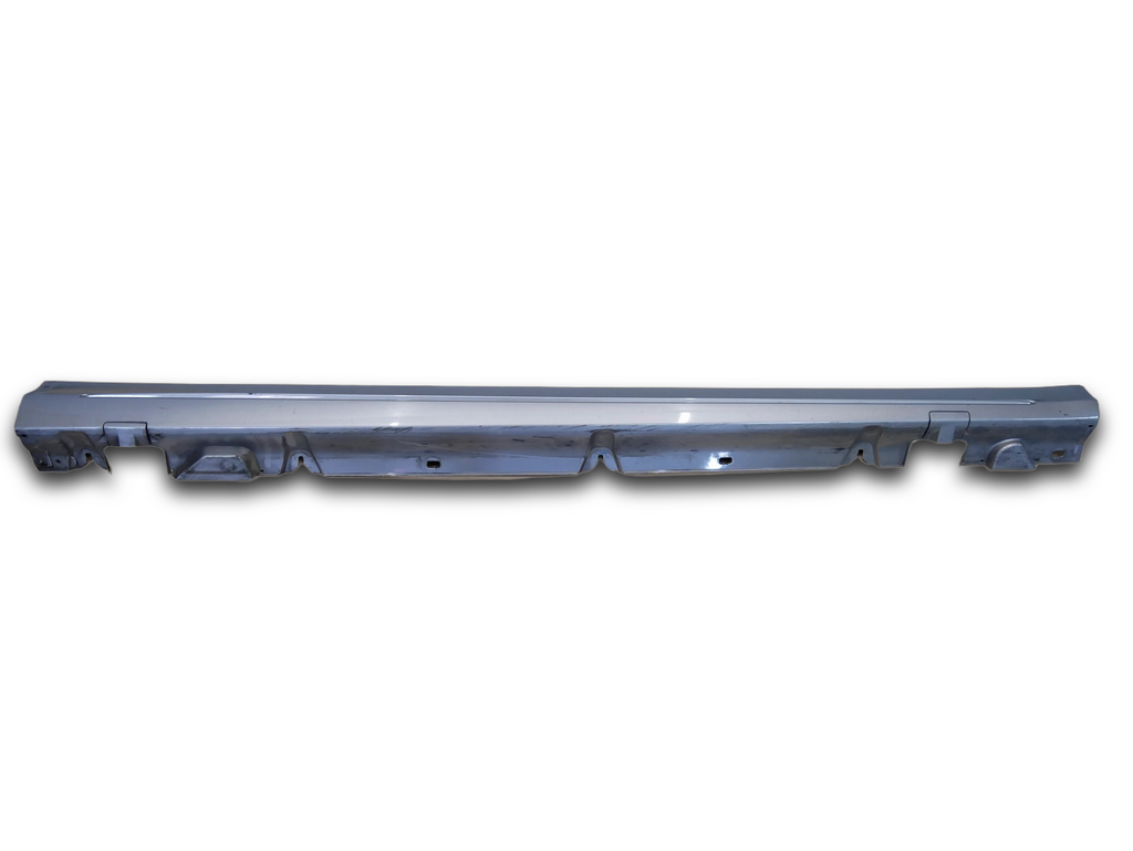 Listwa progowa prawa A2056981454 Mercedes C300 AMG W205 LIFT