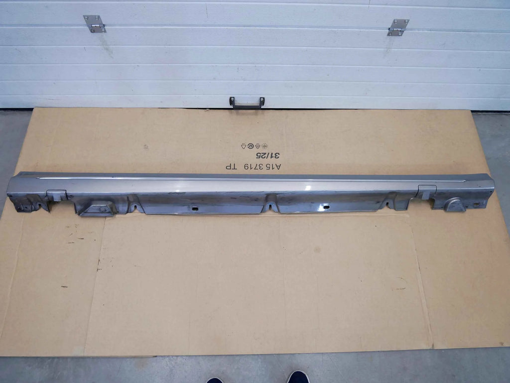 Listwa progowa prawa A2056981454 Mercedes C300 AMG W205 LIFT