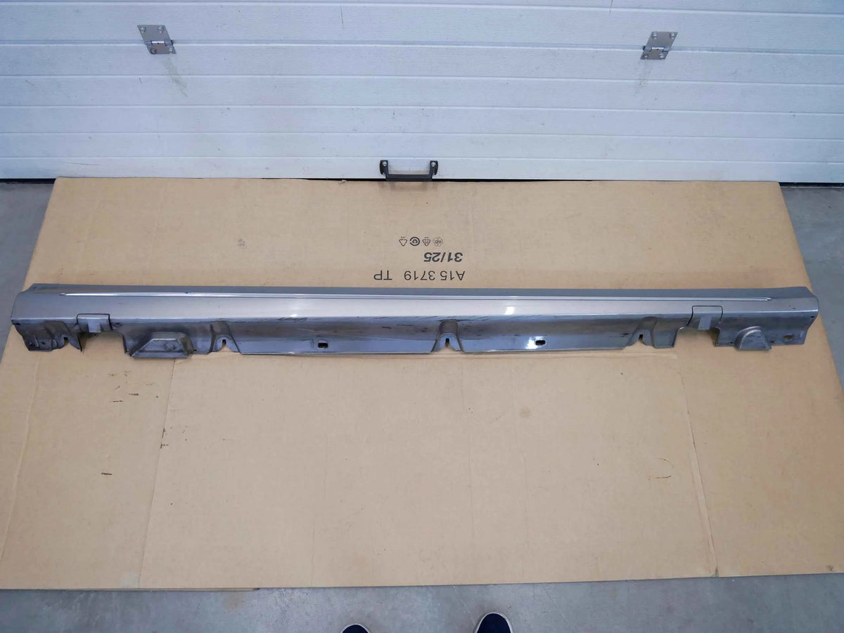 Listwa progowa prawa A2056981454 Mercedes C300 AMG W205 LIFT
