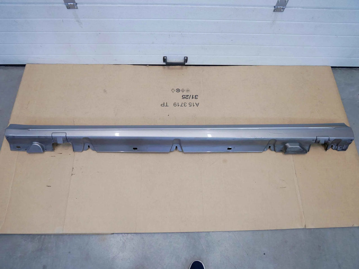 Listwa progowa lewa A2056981354 Mercedes C300 AMG W205 LIFT