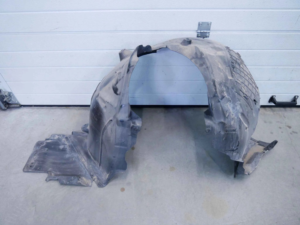 Nadkole przód lewe OEM A2056915500 Mercedes C-klasa C300 AMG