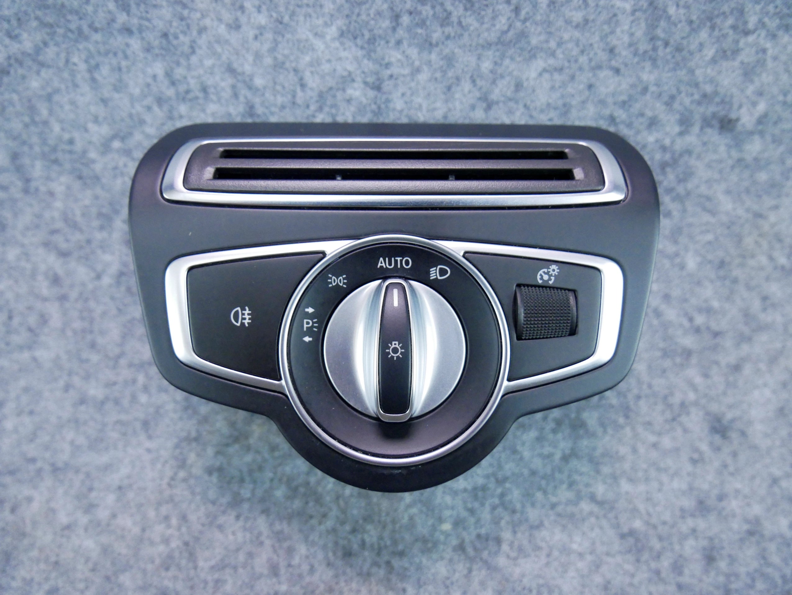 Włącznik świateł A2059051810 Mercedes C-klasa C300 W205