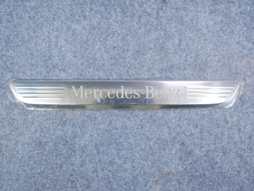 Listwa progowa przód prawa chrom A2056800735 Mercedes C-klasa W205