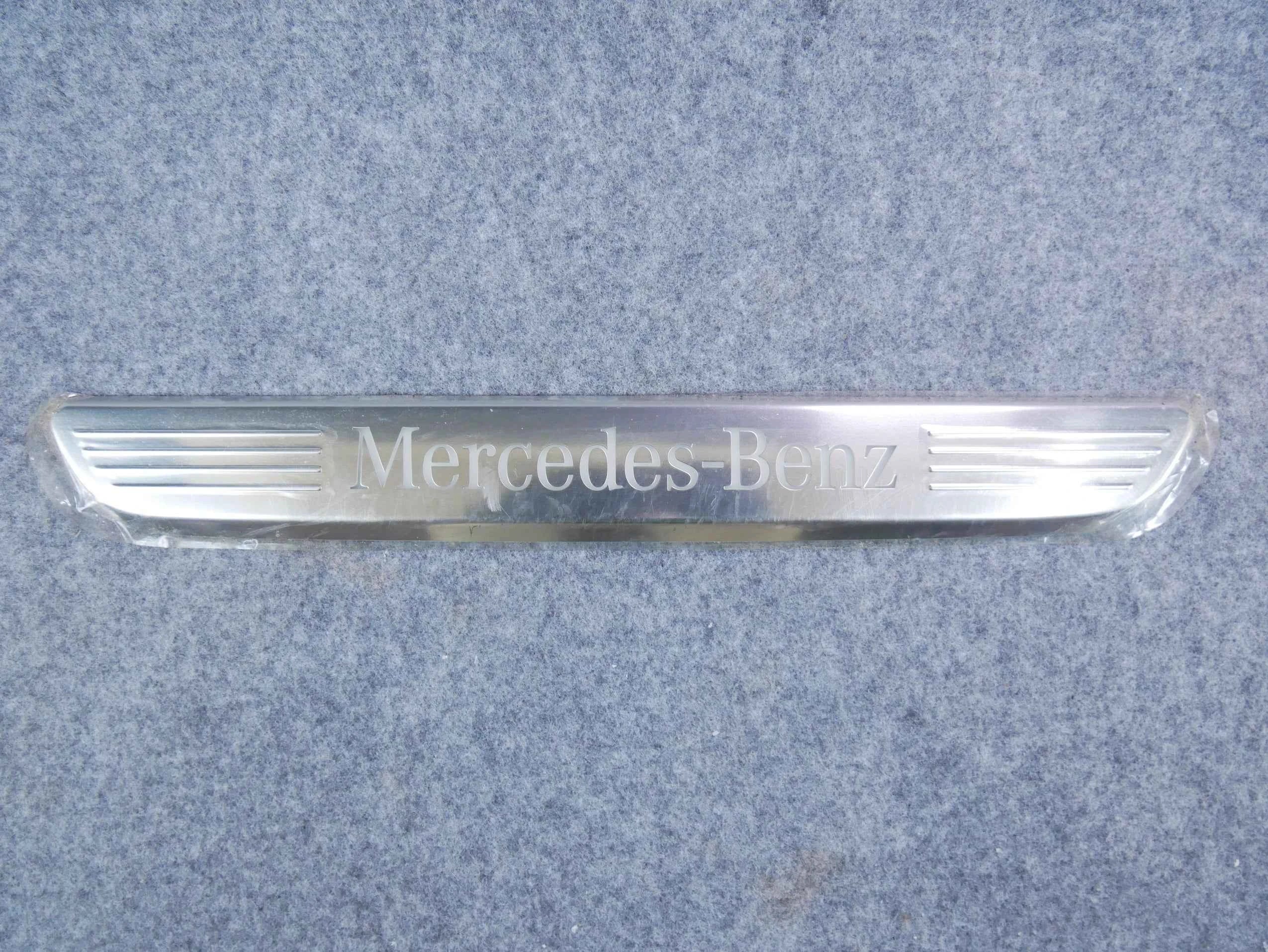 Listwa progowa przód prawa chrom A2056800735 Mercedes C-klasa W205