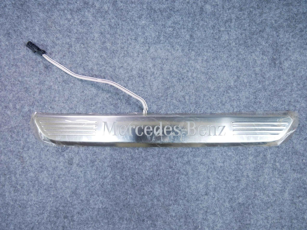 Listwa progowa przód lewa chrom A2056800535 Mercedes C-klasa W205