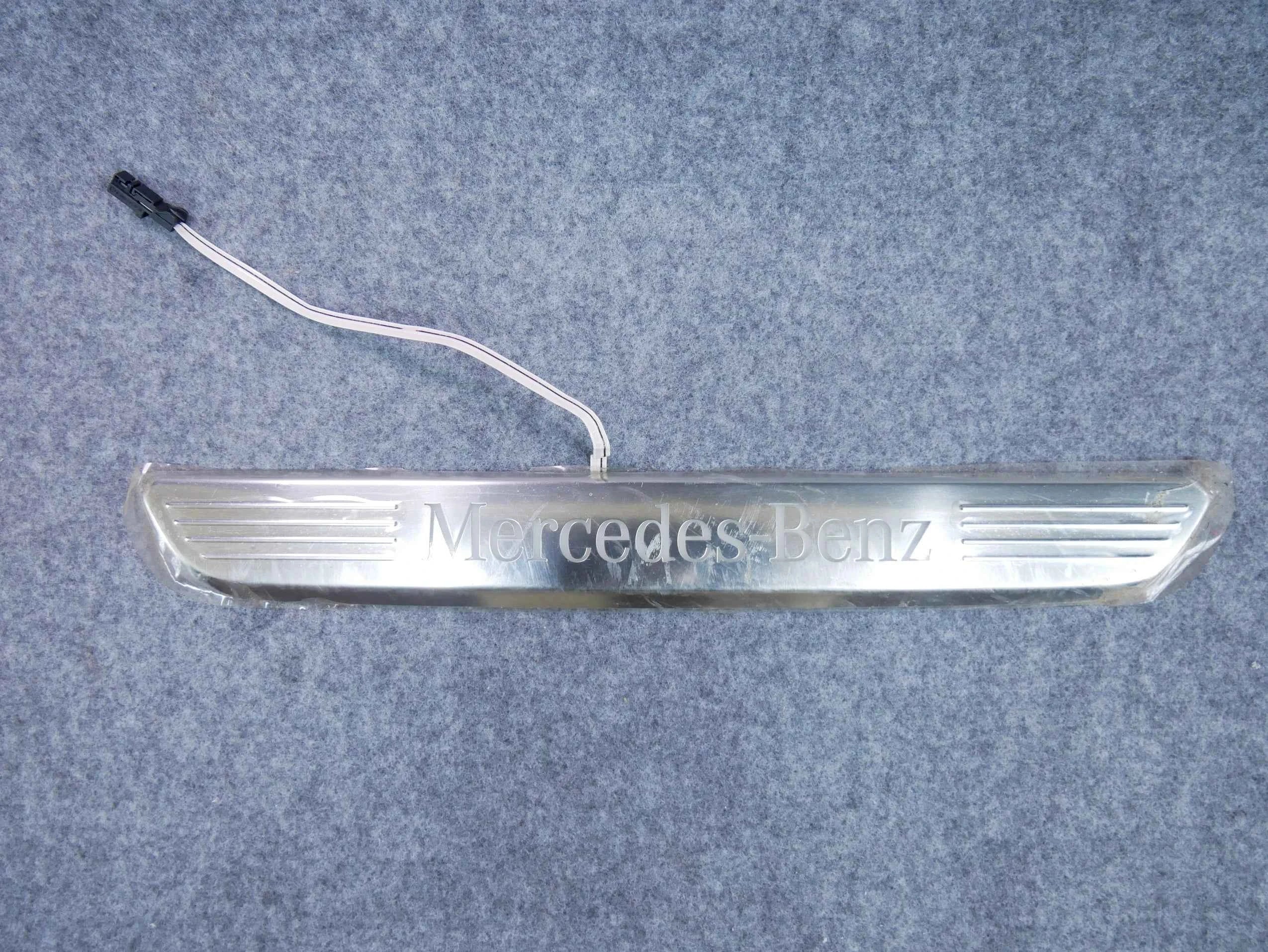 Listwa progowa przód lewa chrom A2056800535 Mercedes C-klasa W205