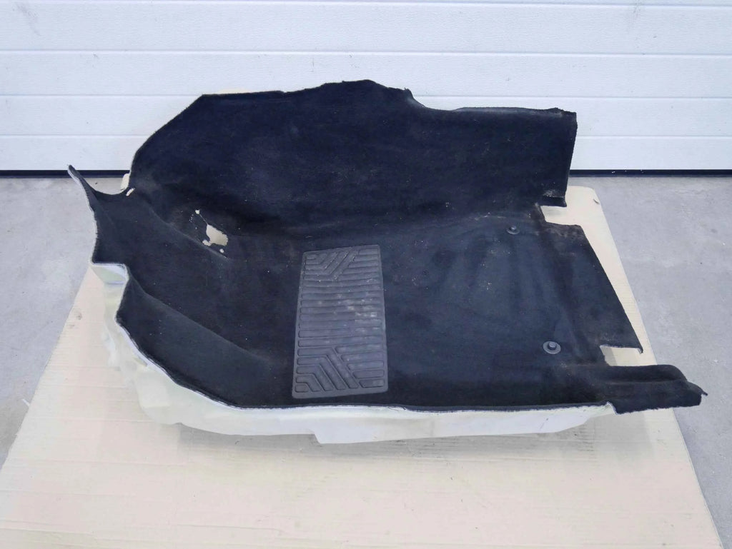 Wykładzina dywan kabiny przód lewy A2056801806 Mercedes C-klasa W205