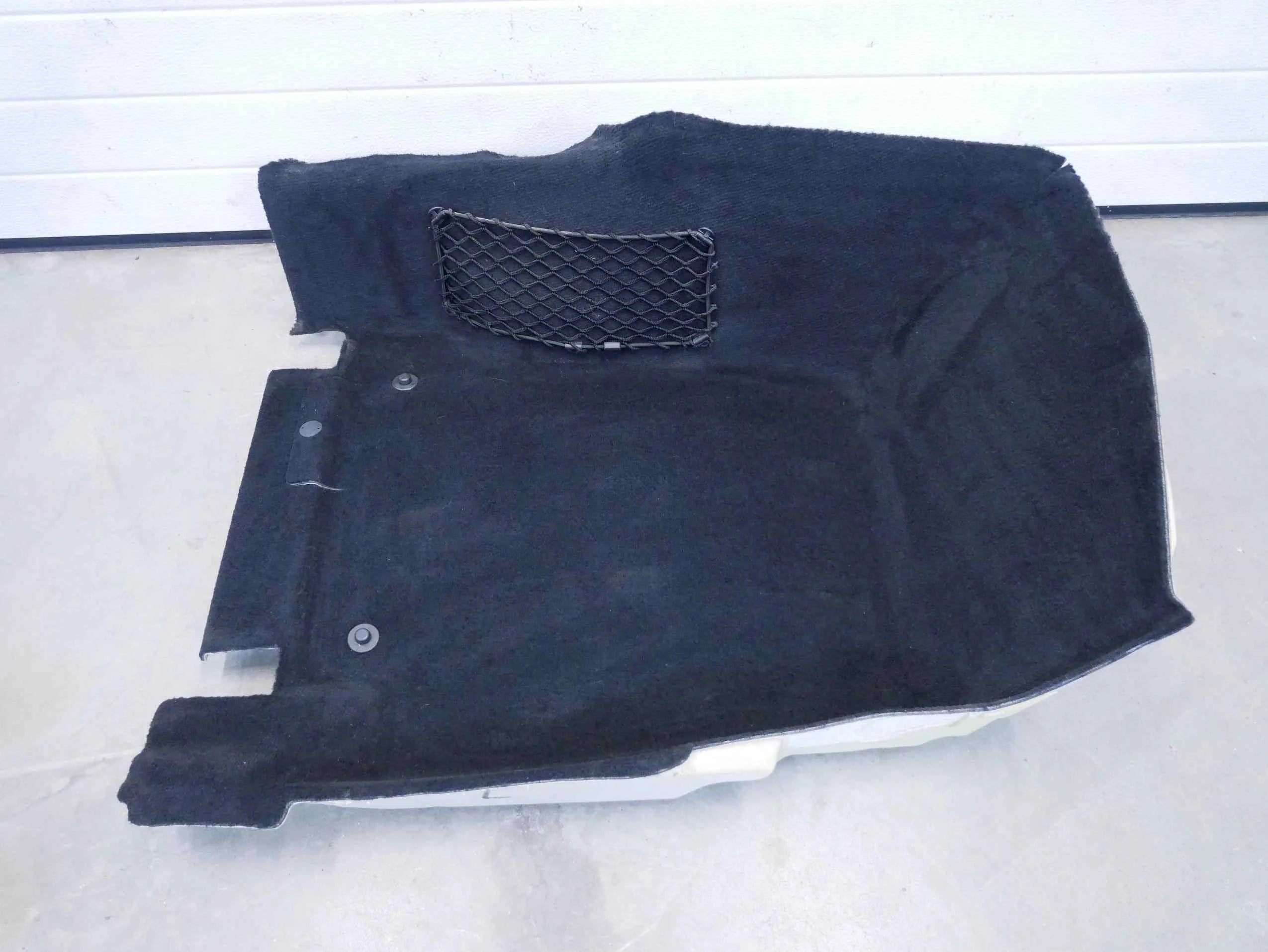 Wykładzina dywan kabiny przód prawy A2056801606 Mercedes C-klasa W205