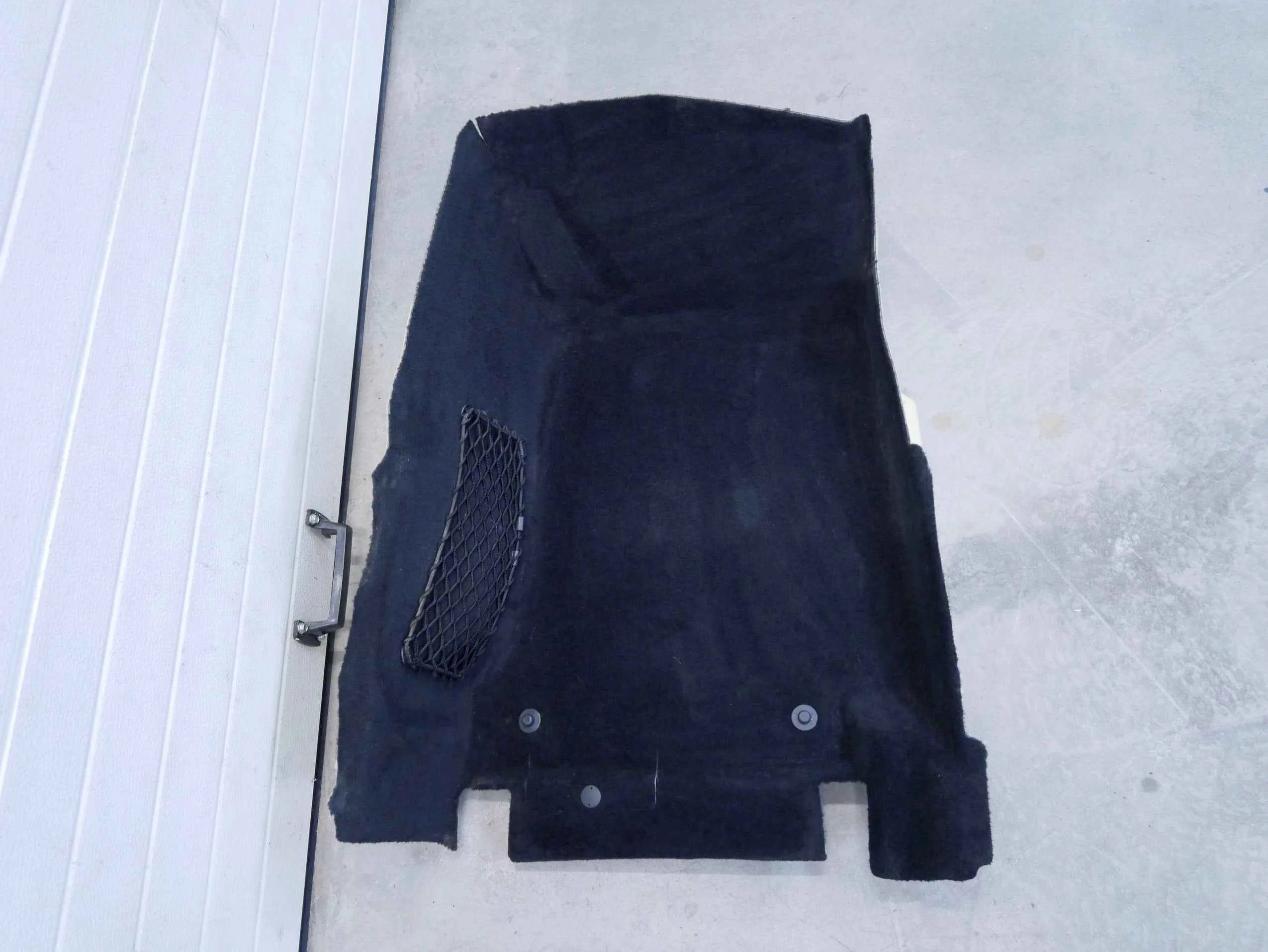 Wykładzina dywan kabiny przód prawy A2056801606 Mercedes C-klasa W205