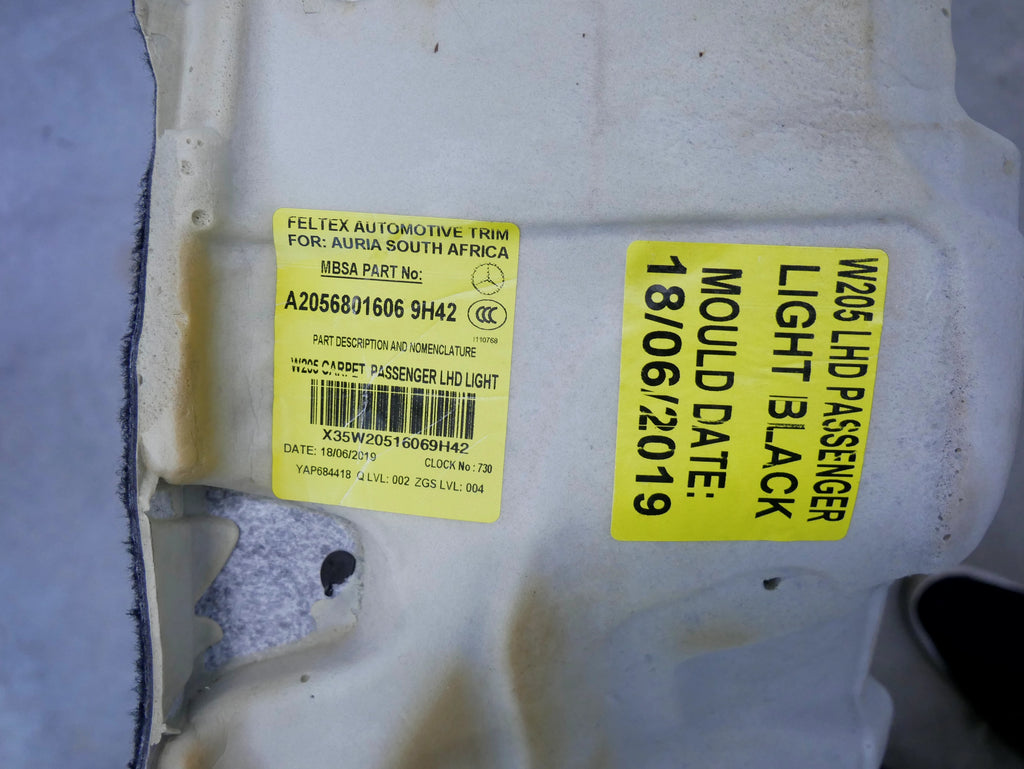 Wykładzina dywan kabiny przód prawy A2056801606 Mercedes C-klasa W205