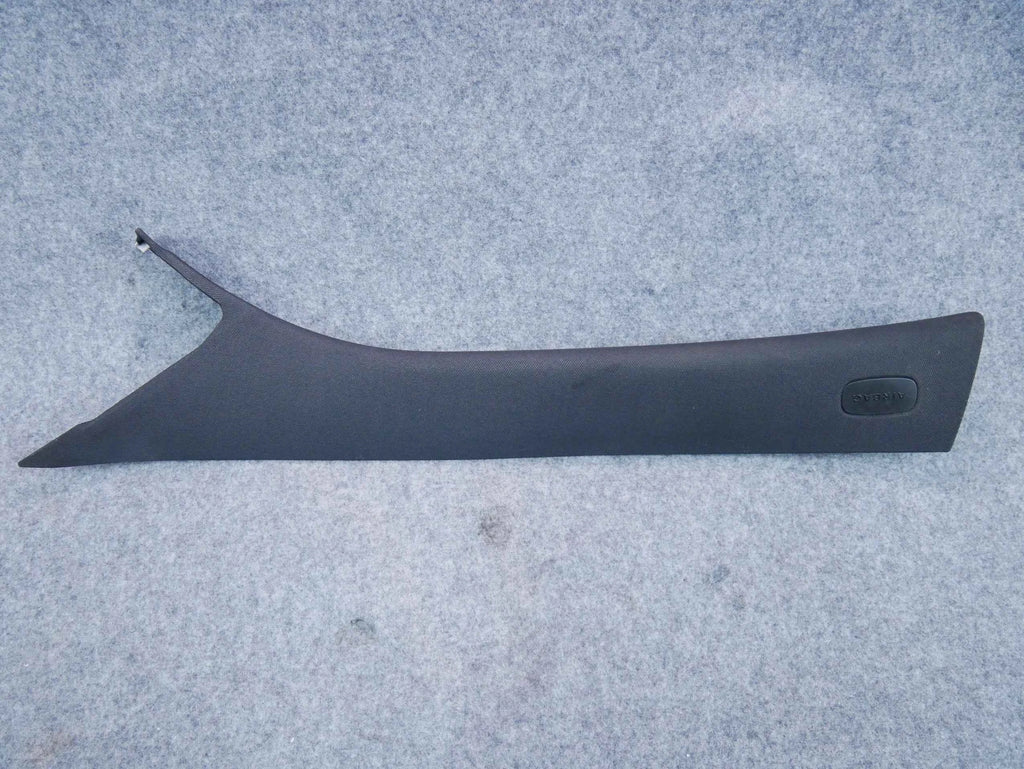 Osłona słupka przód lewa czarna A2056905901 Mercedes C300 W205