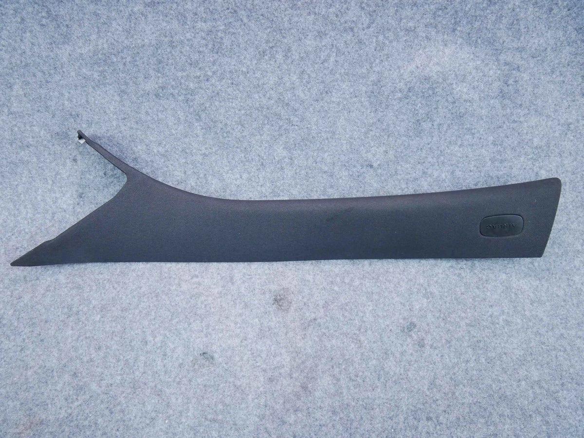 Osłona słupka przód lewa czarna A2056905901 Mercedes C300 W205
