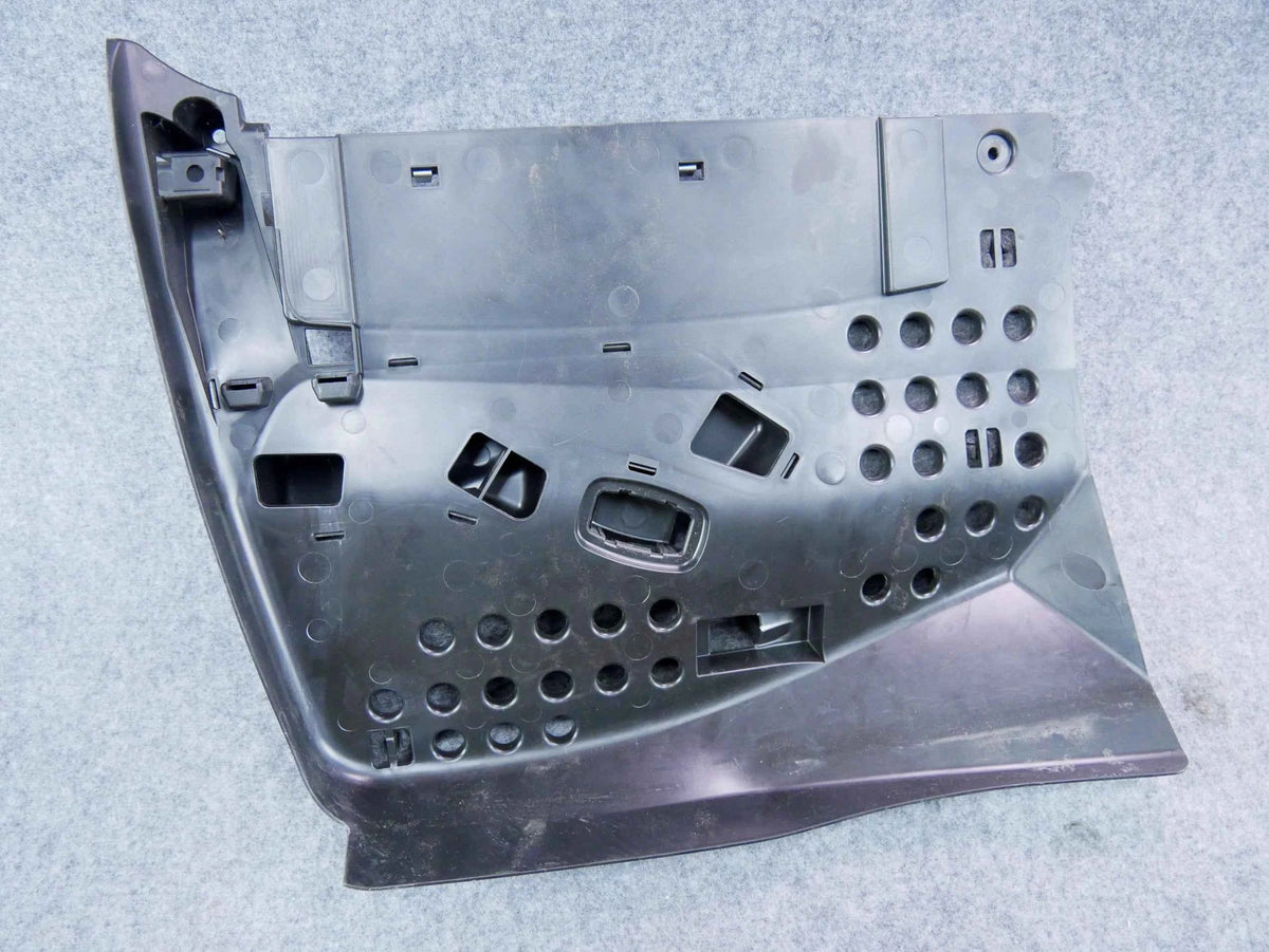 Osłona pod konsolę A2056805810 Mercedes C-klasa W205
