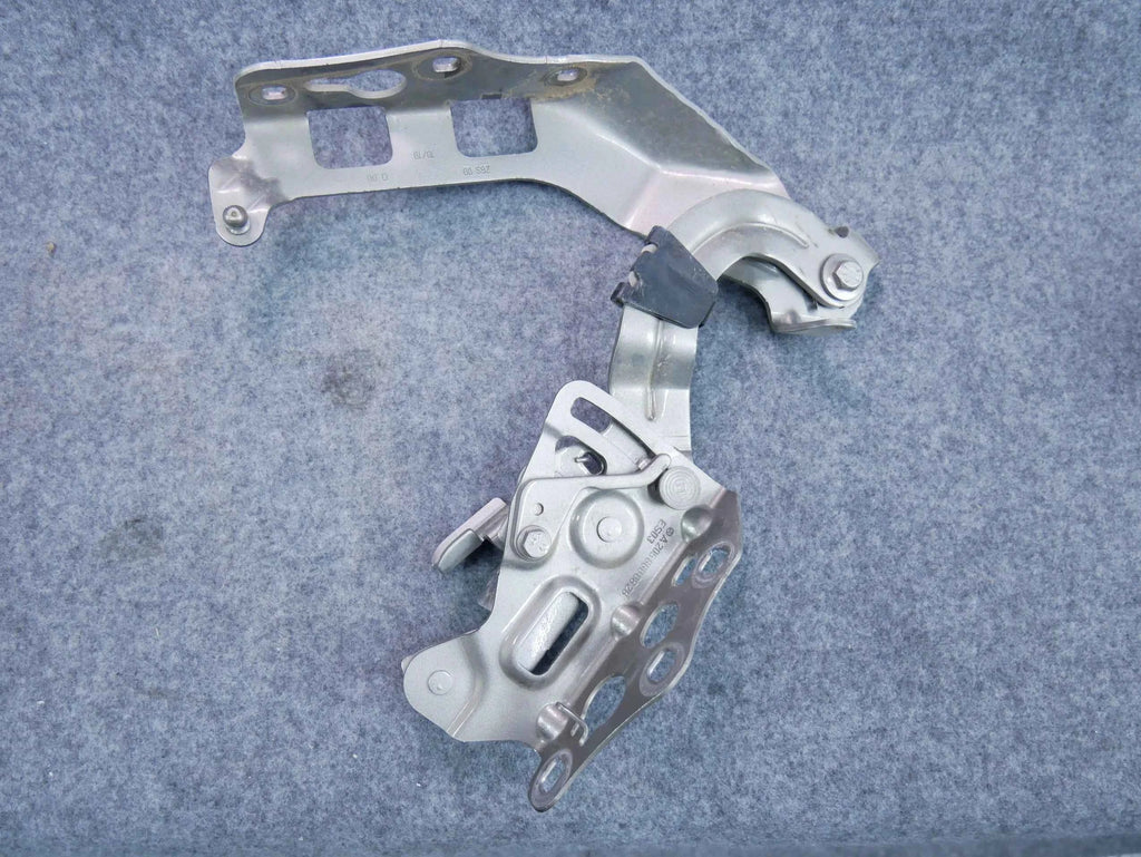Zawias maski lewy OEM A2058800828 Mercedes C-klasa W205
