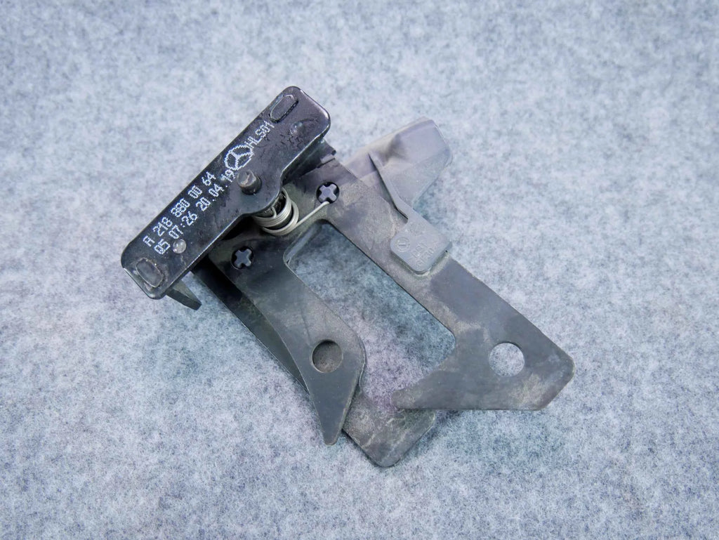Zamek rygiel maski OEM A2188800064 Mercedes C-klasa W205