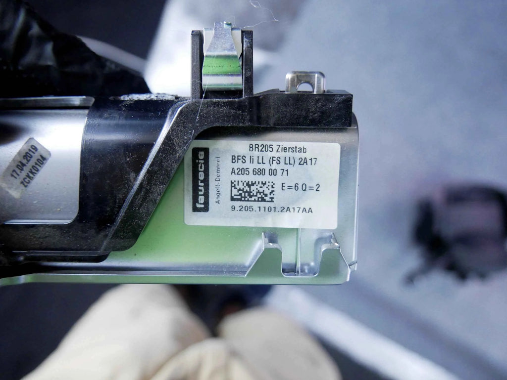 Listwa dekor konsoli A2056800071 Mercedes C-klasa W205