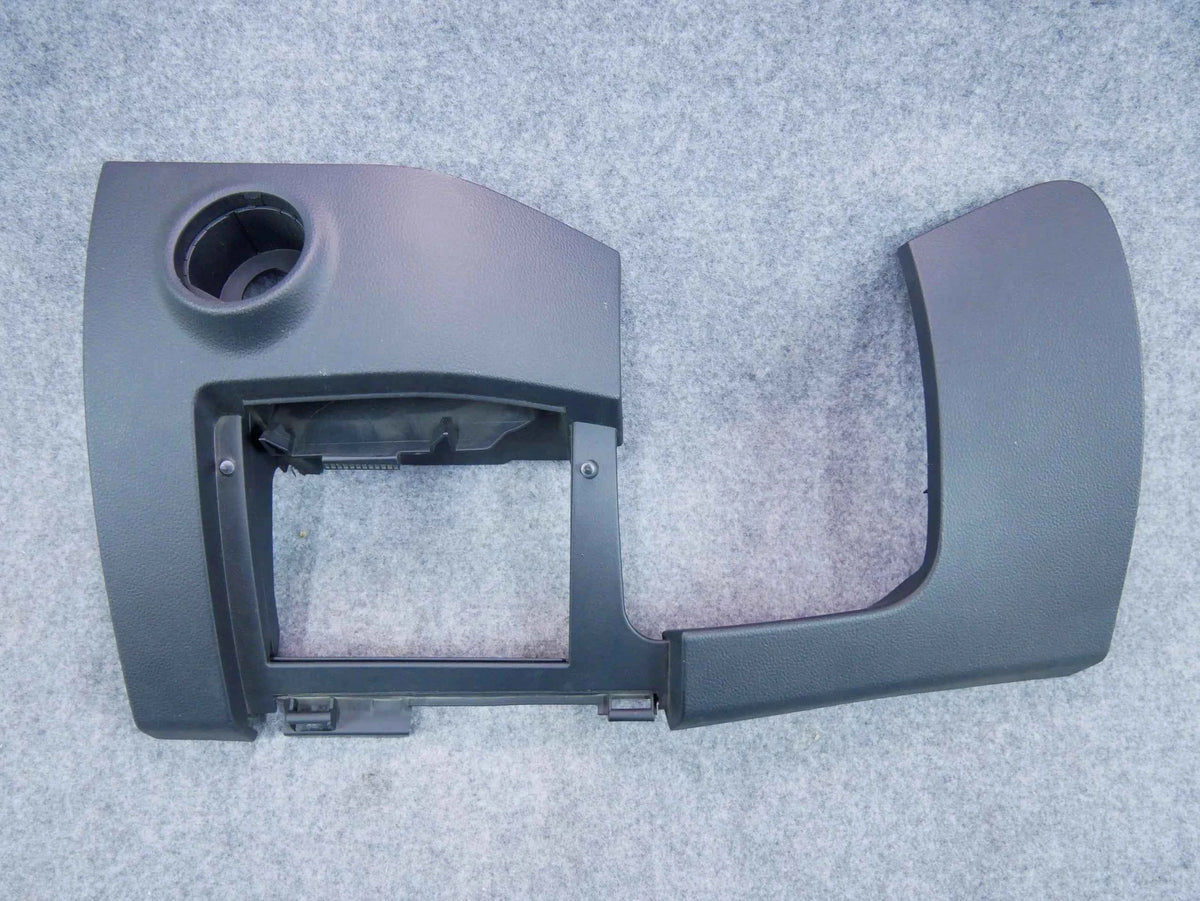 Osłona pod konsolę 3V1857920 3V1857923 SKODA SUPERB III