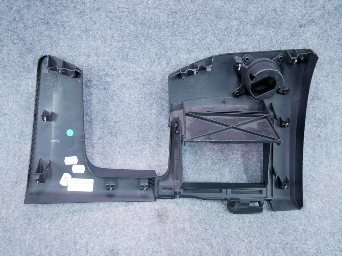 Osłona pod konsolę 3V1857920 3V1857923 SKODA SUPERB III
