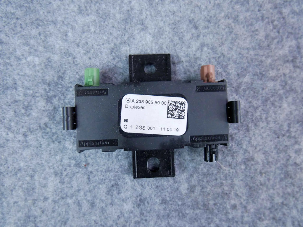 Wzmacniacz antenowy A2389055000 Mercedes C300 W205