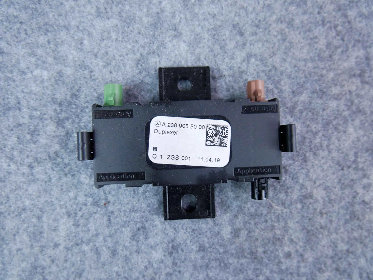 Wzmacniacz antenowy A2389055000 Mercedes C300 W205