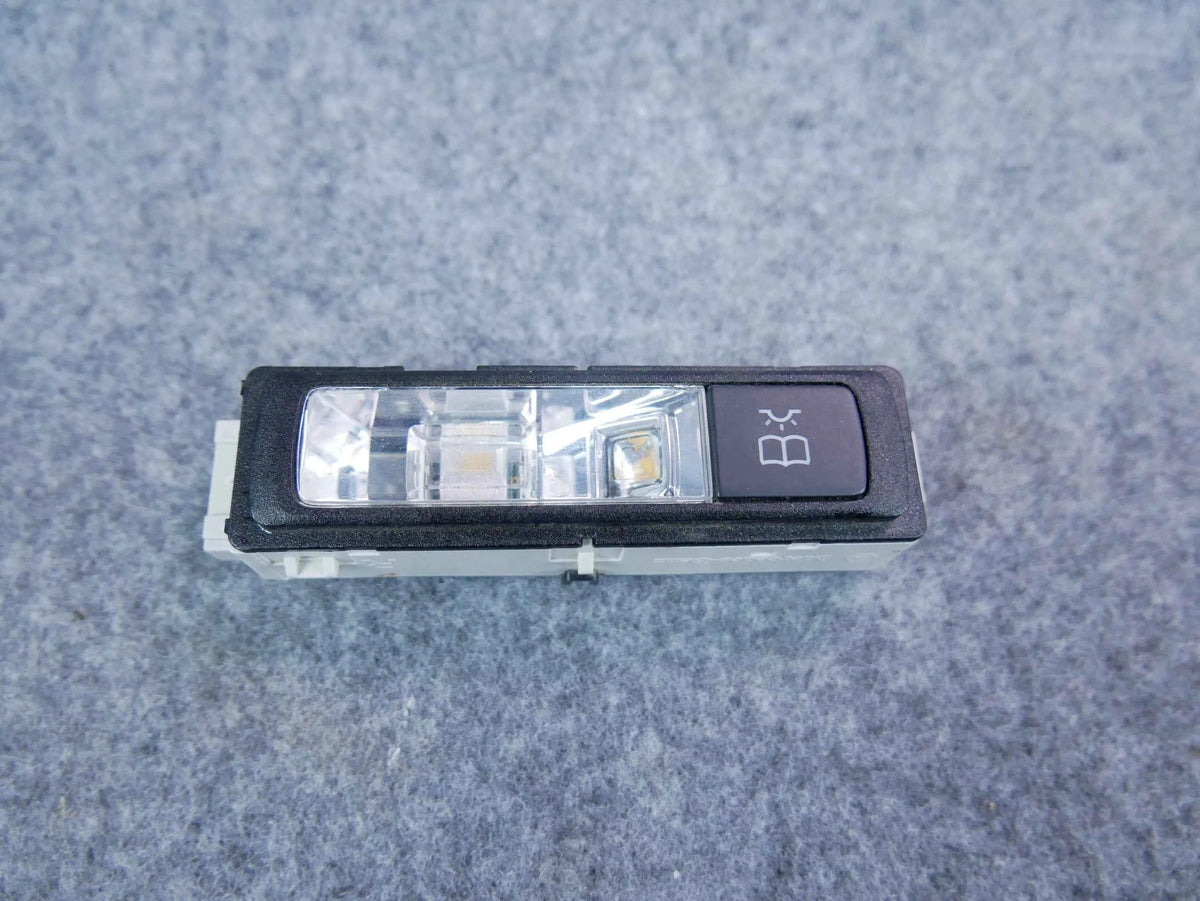 Lampka kabinowa tył prawa czarna A0009069005 Mercedes C300 W205