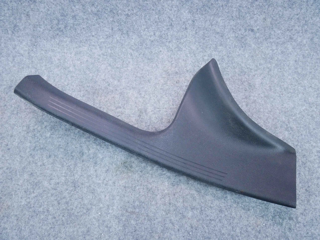 Listwa osłona progu tył lewa A2056860136 Mercedes C-klasa W205