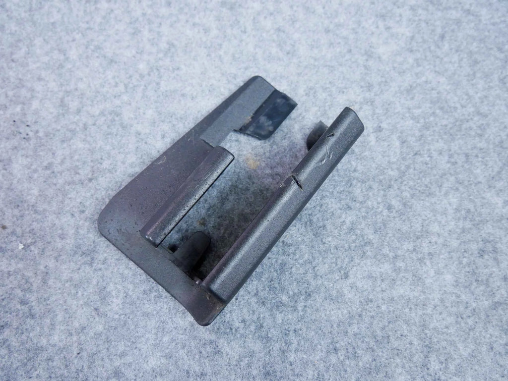 Osłona zaślepka szyny fotela lewego A2059191100 Mercedes C-klasa W205