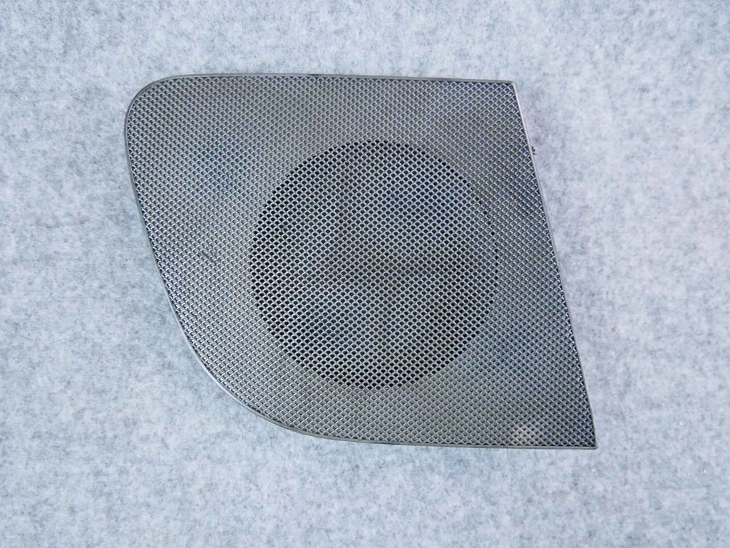 Osłona głośnika tył prawa A2056940237 Mercedes C-klasa C300 W205