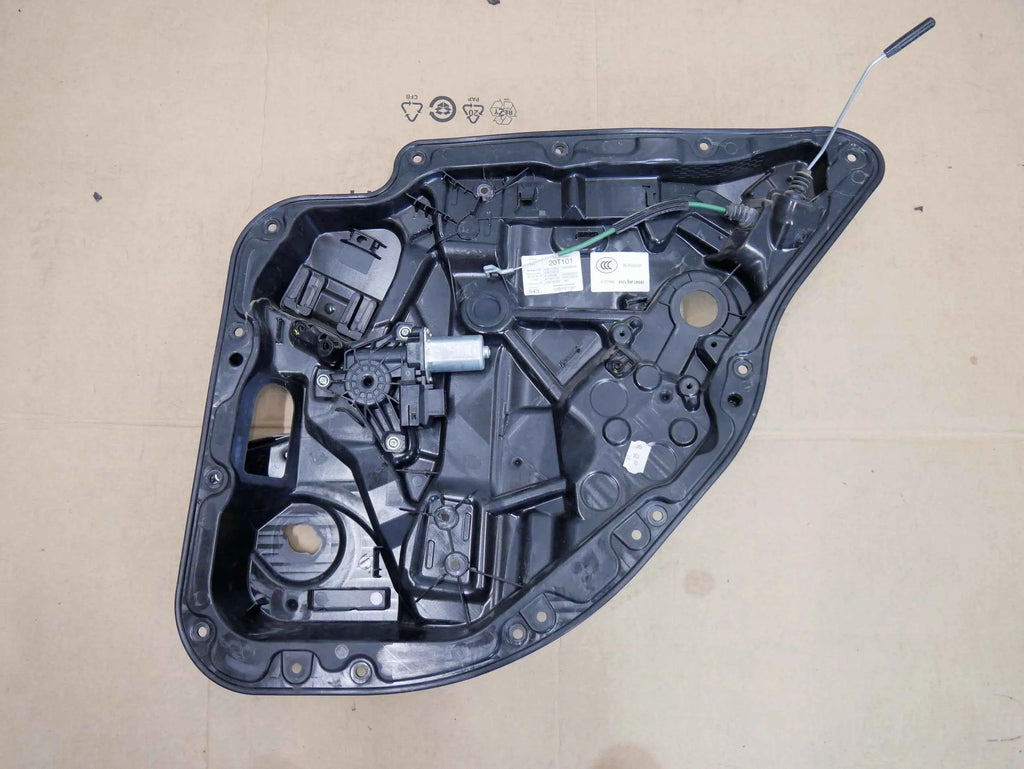 Podnośnik drzwi tył tylnych prawy A2057307904 Mercedes C-klasa C300 W205