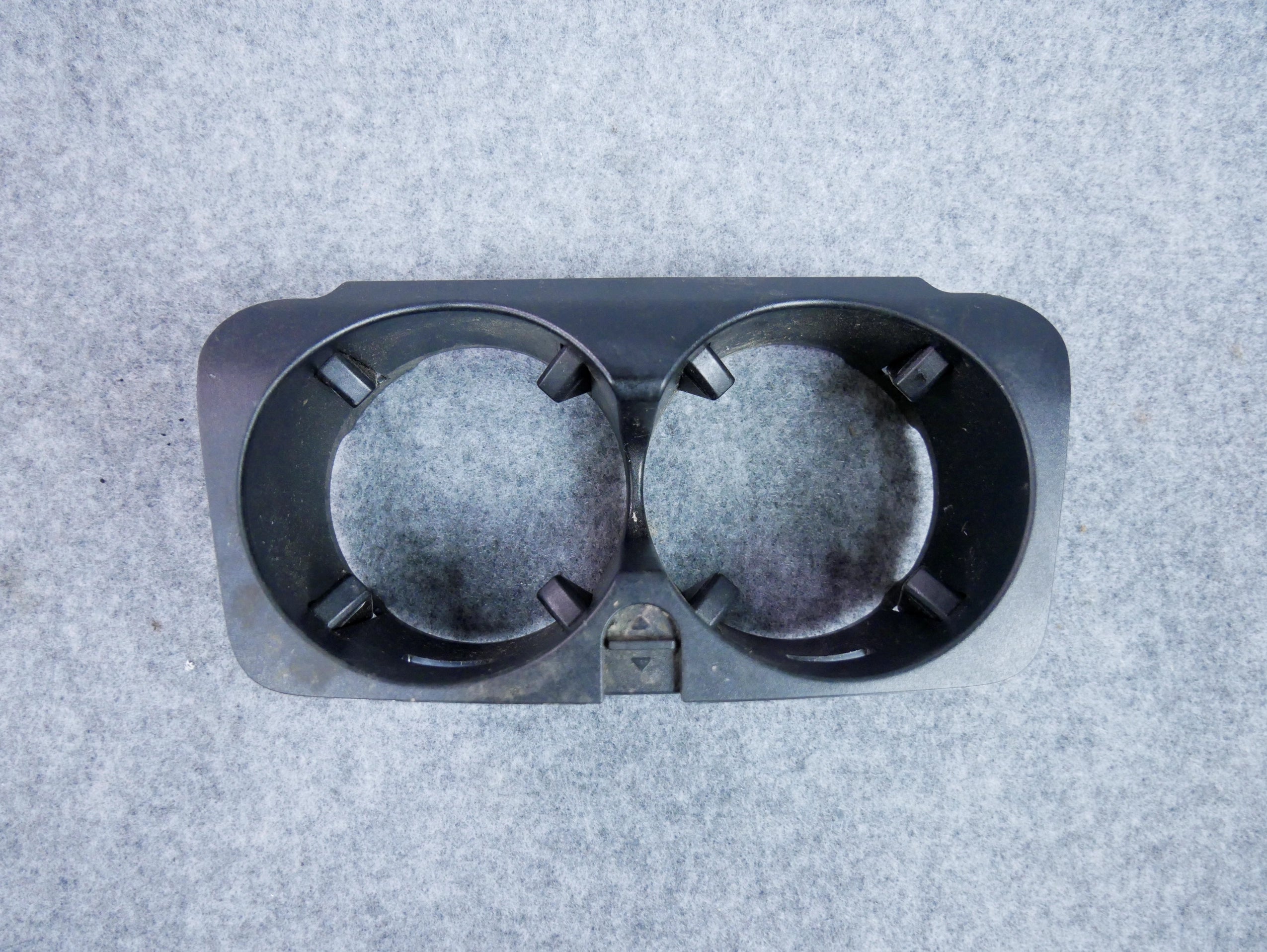 Ramka cupholdera tunelu A2056800691 Mercedes C-klasa C300 W205