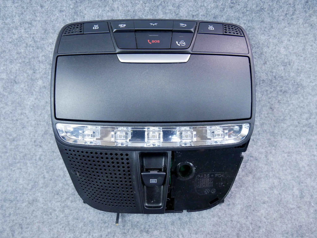 Lampa kabinowa podsufitki czarna A0009004017 Mercedes C-klasa C300 W205