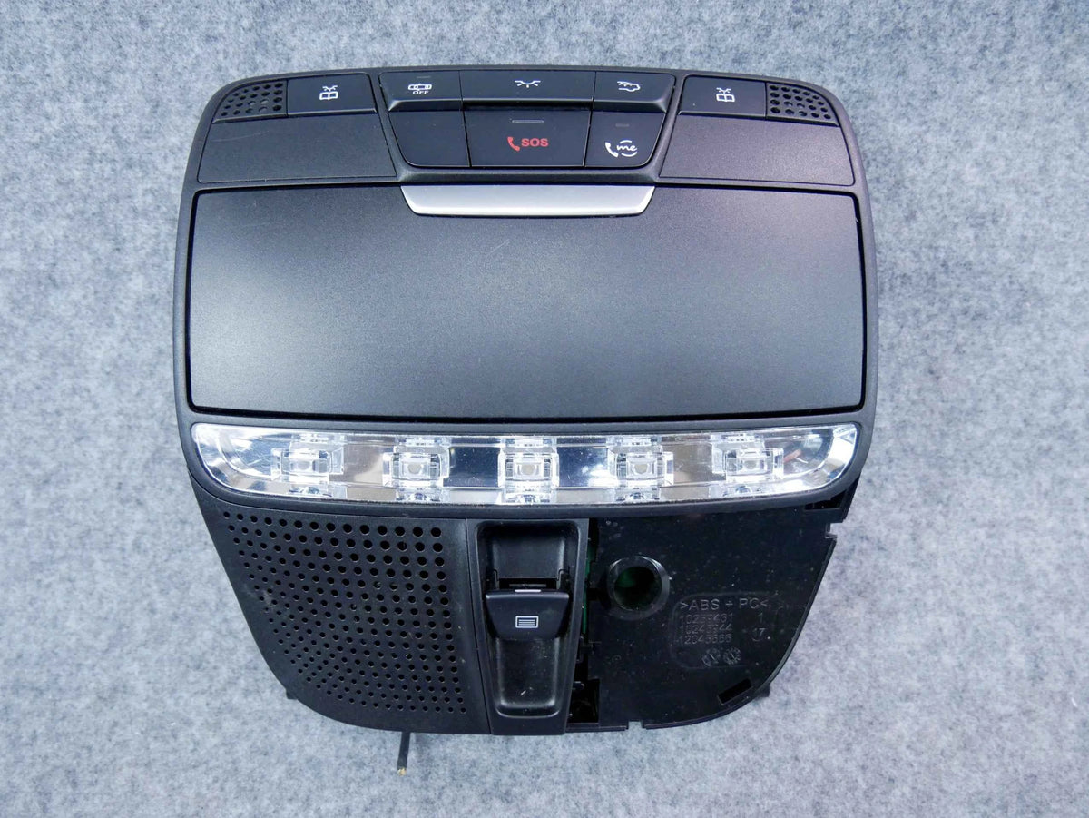 Lampa kabinowa podsufitki czarna A0009004017 Mercedes C-klasa C300 W205