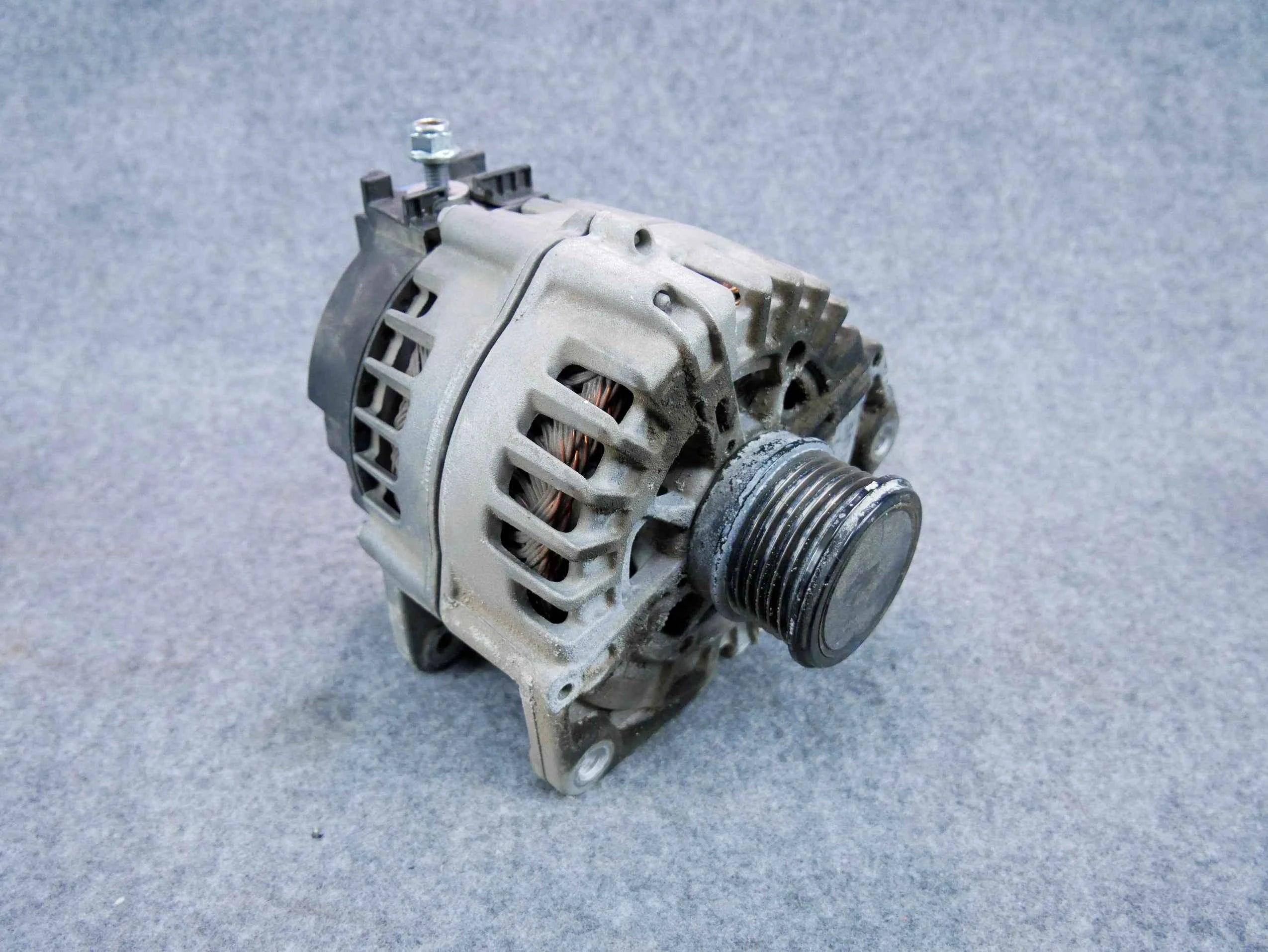 Alternator VALEO A0009069905 Mercedes C300 W205