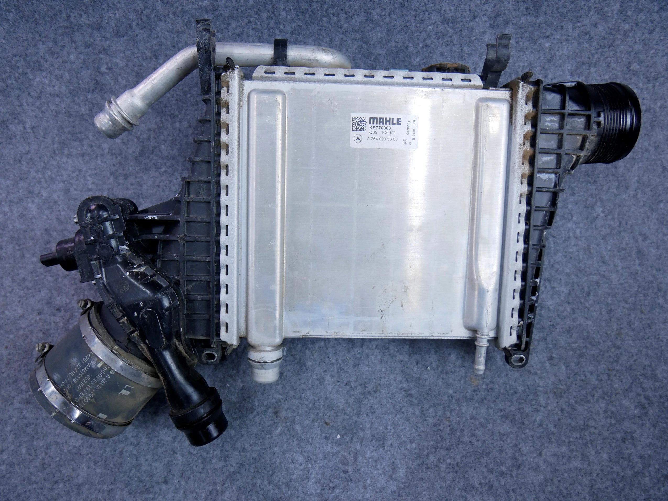 Chłodnica powietrza intercooler A2640905300 Mercedes C300 W205