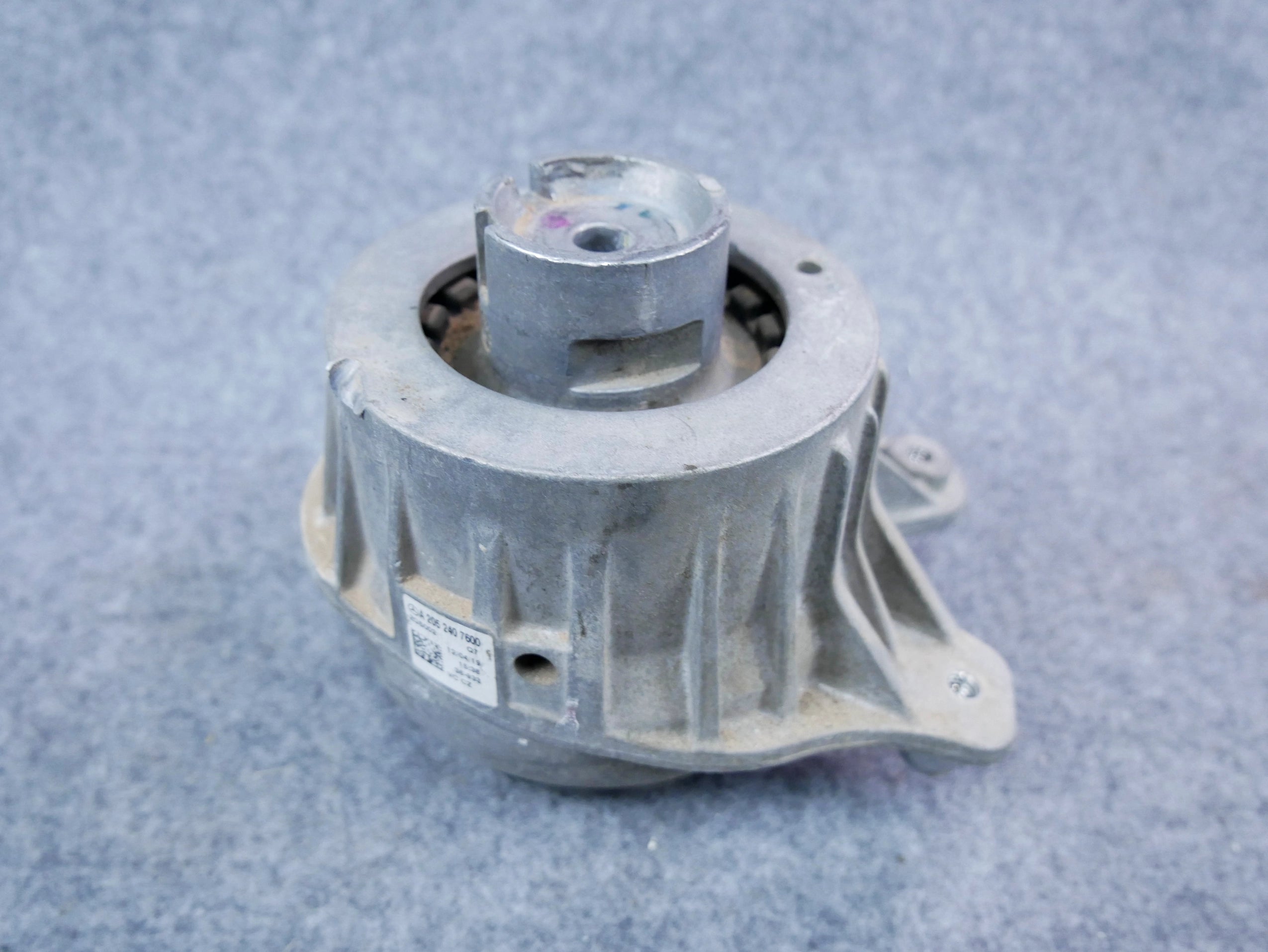 Łapa poduszka silnika A2052407600 Mercedes C300 W205