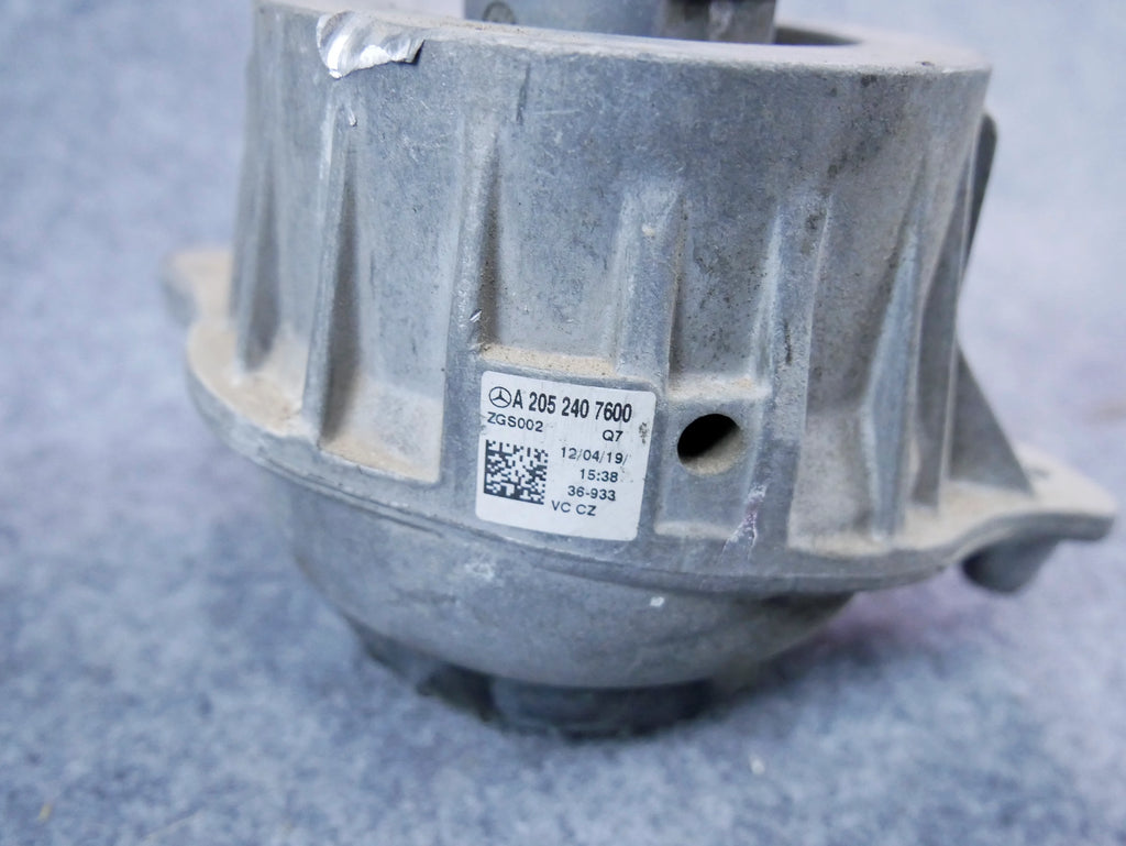 Łapa poduszka silnika A2052407600 Mercedes C300 W205