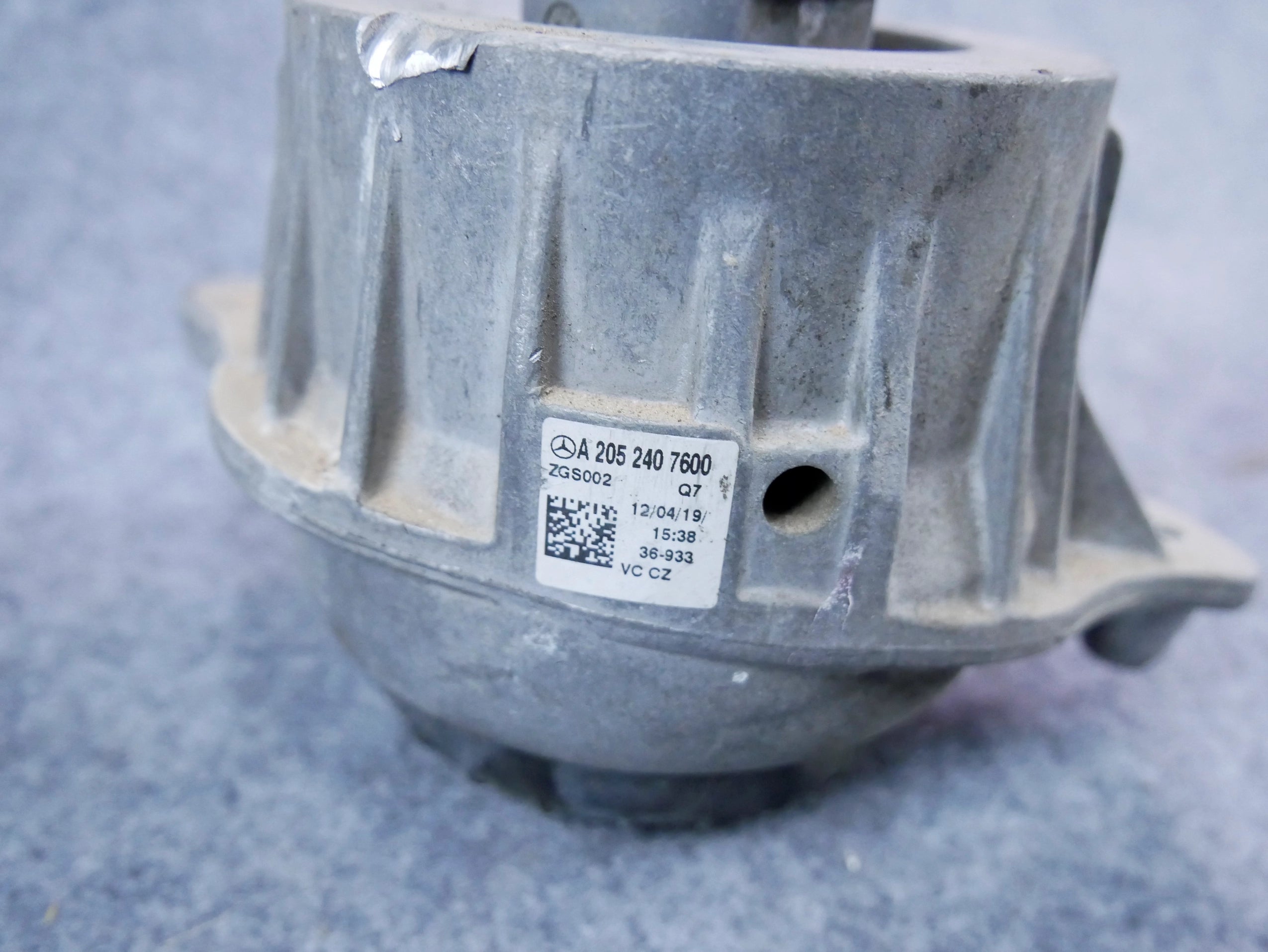 Łapa poduszka silnika A2052407600 Mercedes C300 W205
