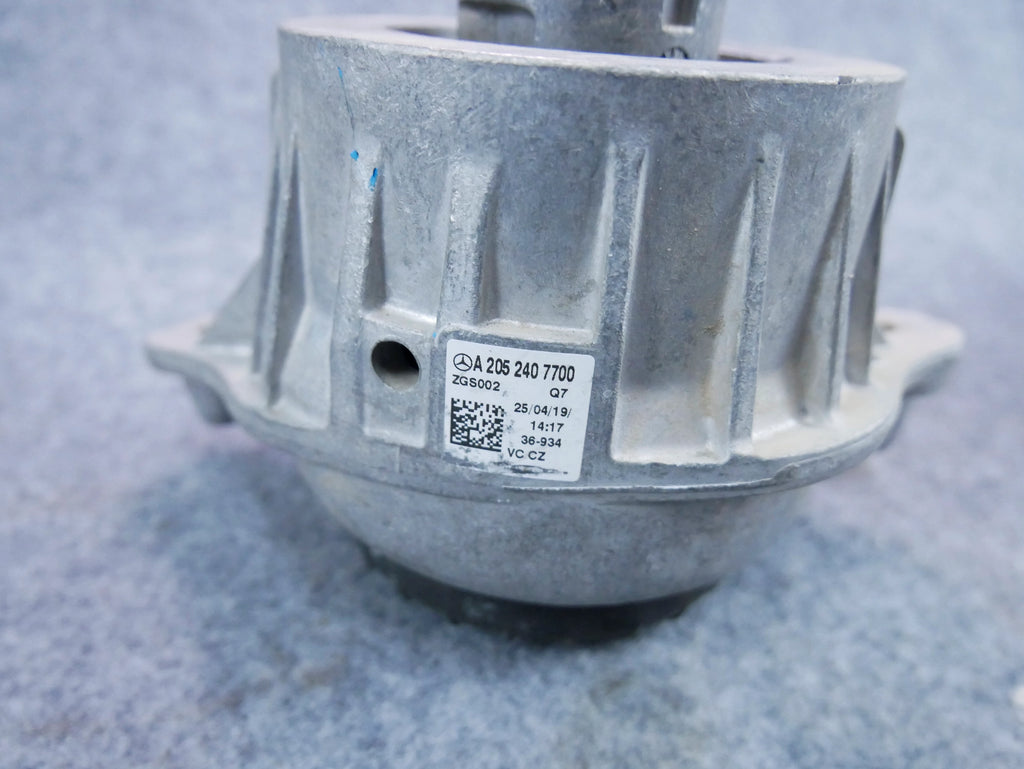 Łapa poduszka silnika A2052407700 Mercedes C300 W205