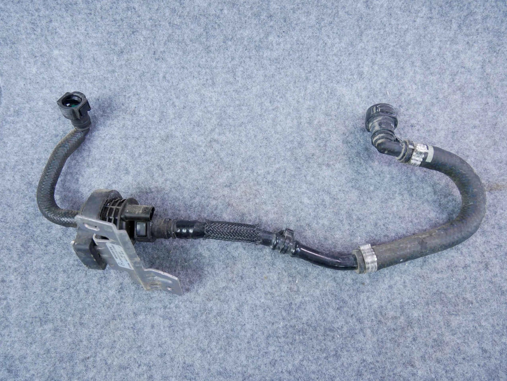 Rurka zawór podciśnienia A2054703302 Mercedes C300 W205