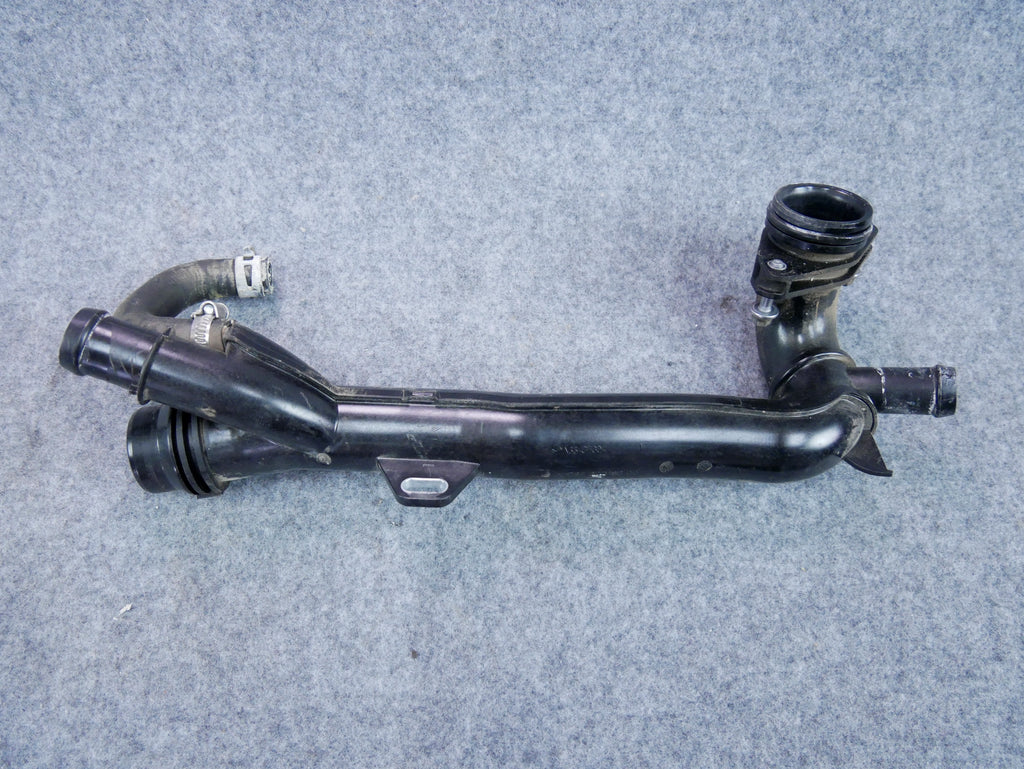 Rura przewód wody OEM A2642008600 Mercedes C300 W205