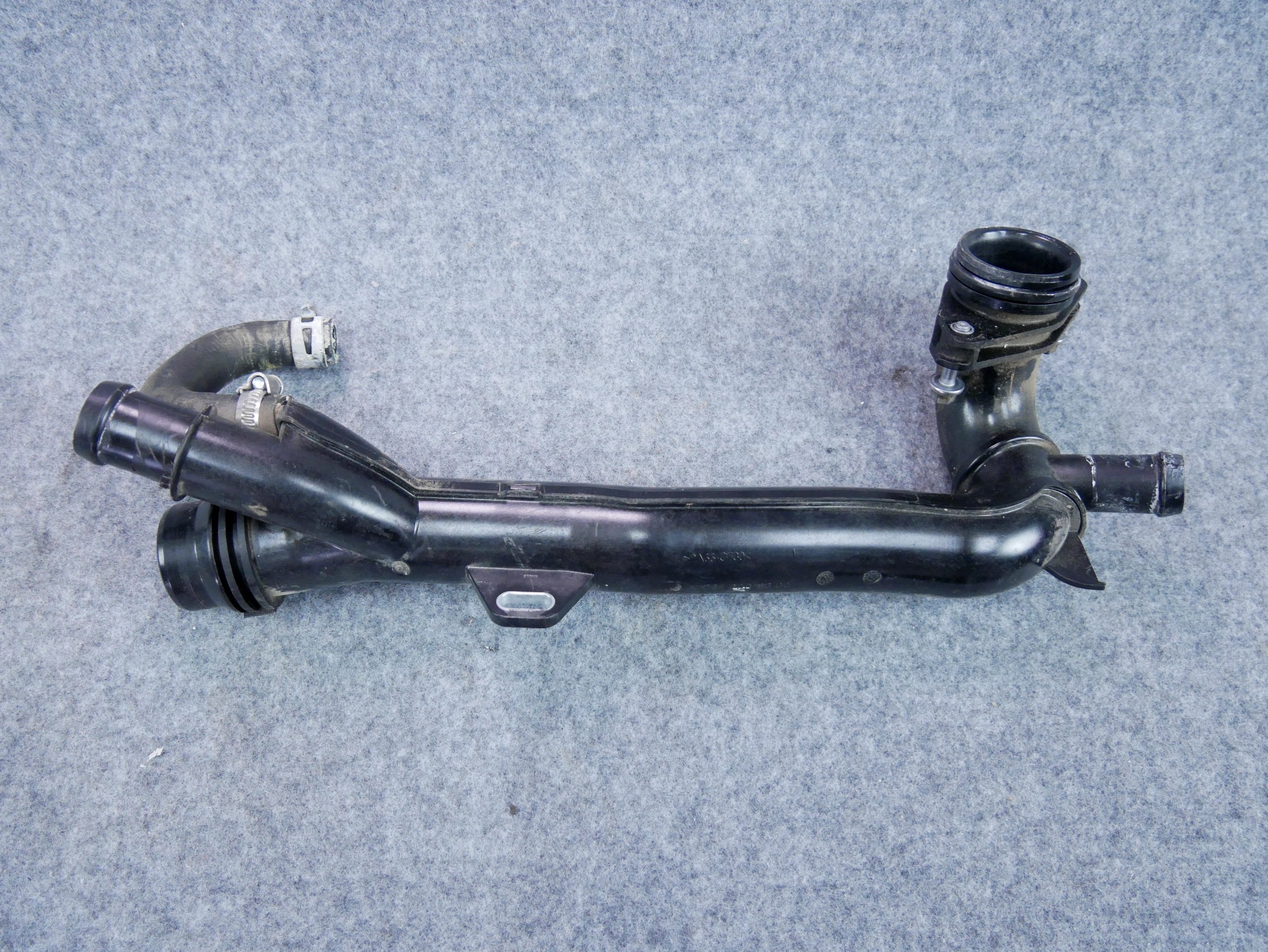 Rura przewód wody OEM A2642008600 Mercedes C300 W205