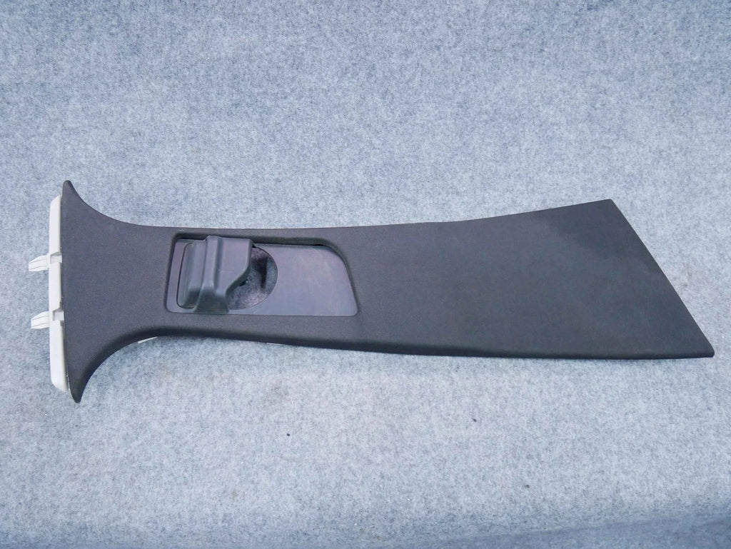 Osłona słupka środkowego prawa czarna A2056905407 Mercedes C-klasa W205