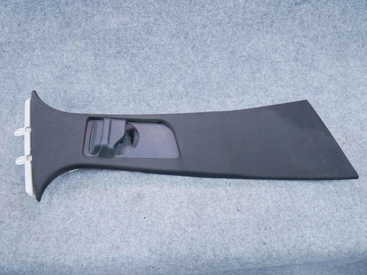 Osłona słupka środkowego prawa czarna A2056905407 Mercedes C-klasa W205