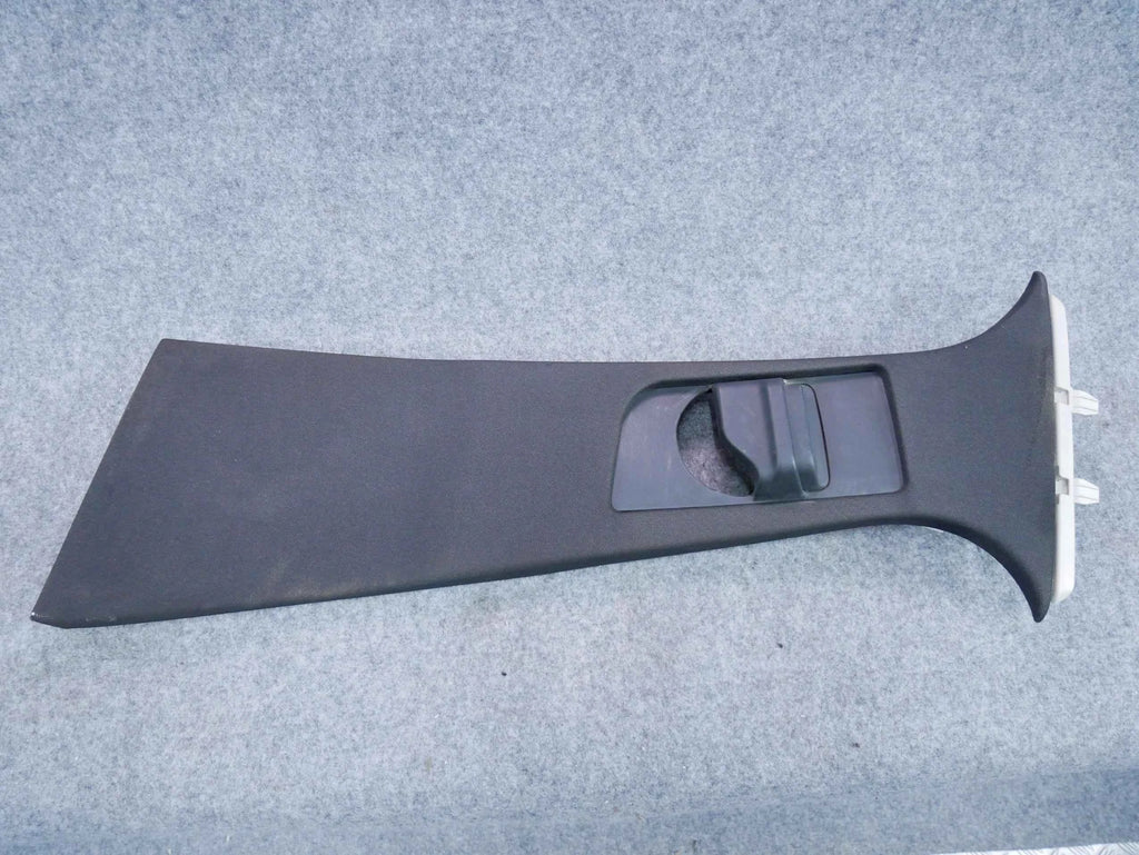 Osłona słupka środkowego lewa czarna A2056905307 Mercedes C-klasa W205