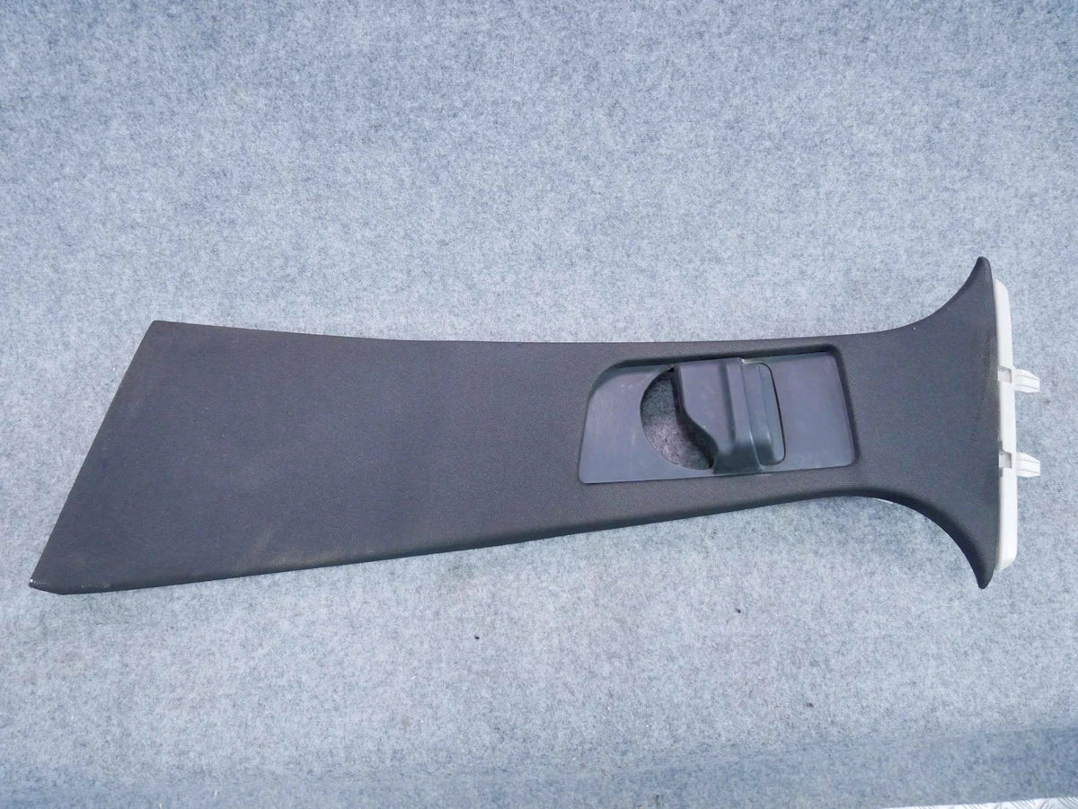 Osłona słupka środkowego lewa czarna A2056905307 Mercedes C-klasa W205
