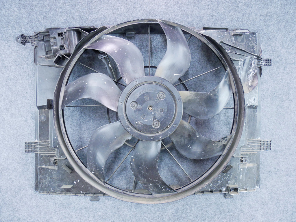 Wentylator chłodnicy OEM A0999062100 Mercedes C-klasa C300 W205